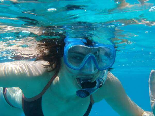 Stage de natation pour apprendre à nager en la mer Au Nord de la Mer Rouge