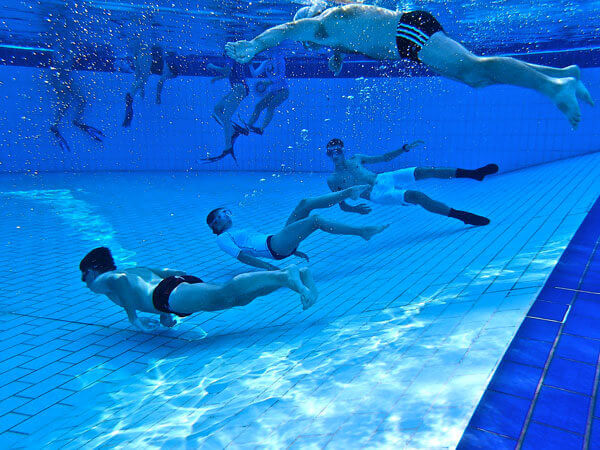 Stage de natation collectif en piscine à Paris pour apprendre à nager