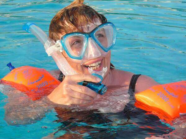 Stage de natation pour apprendre à nager en la mer Au Nord de la Mer Rouge