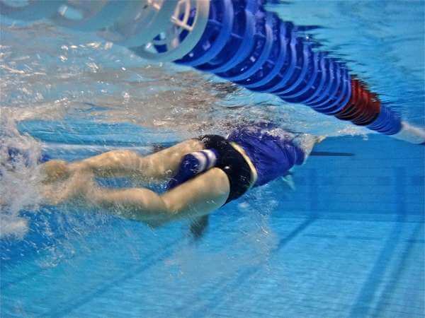 Cours de natation en stage soirée