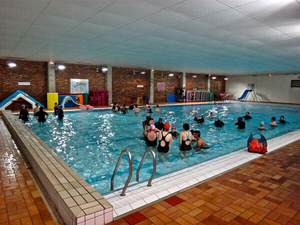 Stage de natation collectif en piscine à Paris pour apprendre à nager