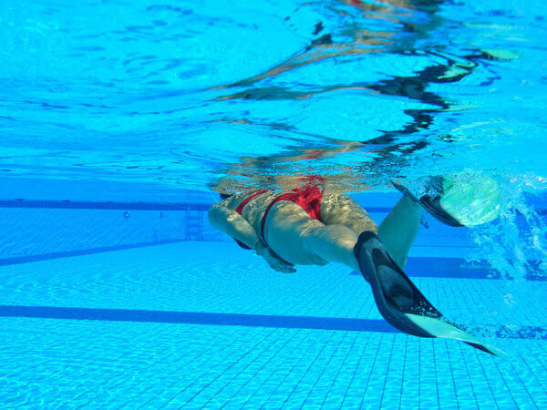 Stage de natation collectif en piscine à Paris pour apprendre à nager