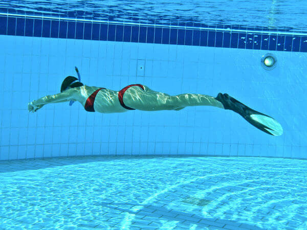 Stage de natation collectif en piscine à Paris pour apprendre à nager