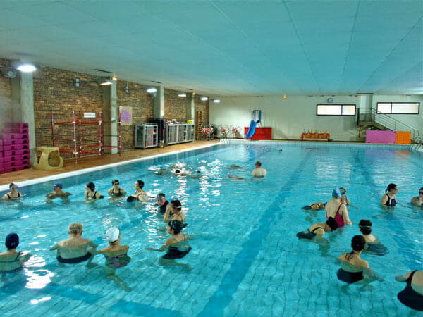 Stage de natation collectif en piscine à Paris pour apprendre à nager