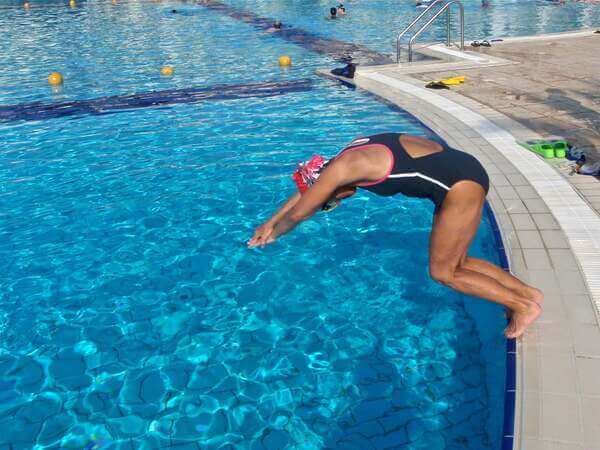 Stage de natation collectif en piscine à Paris pour apprendre à nager