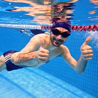 Stagiaire du pied dans l'eau | Cours de natation à paris pour vaincre l'aquaphobie et la peur de l'eau